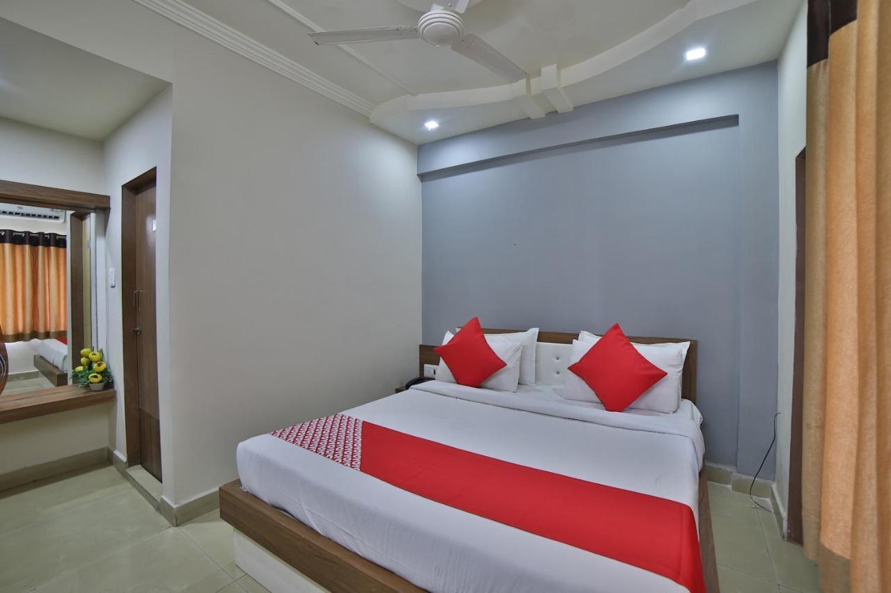 Oyo 41929 Hotel Loyal Residency Джамнагар Экстерьер фото